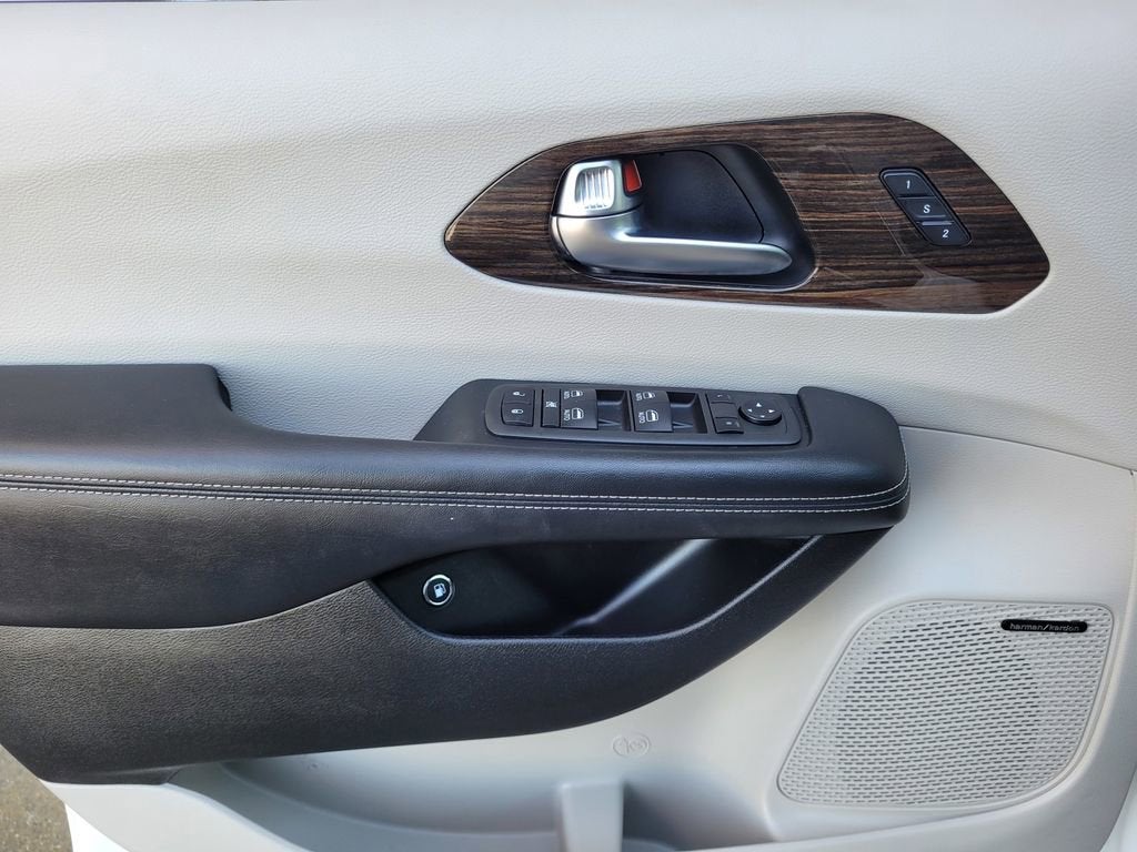 2022 Chrysler Pacifica Hybrid Limited