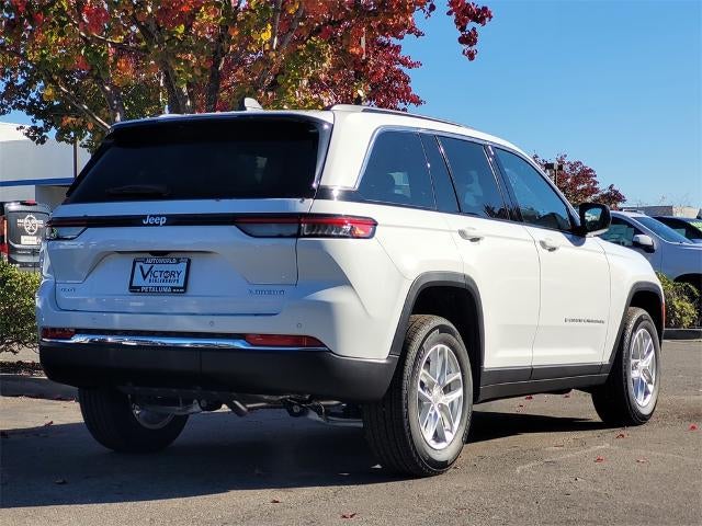 2025 Jeep Grand Cherokee Laredo 4x4