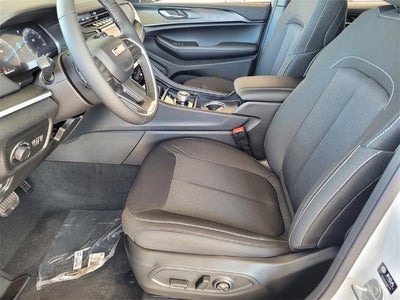 2025 Jeep Grand Cherokee Laredo 4x4