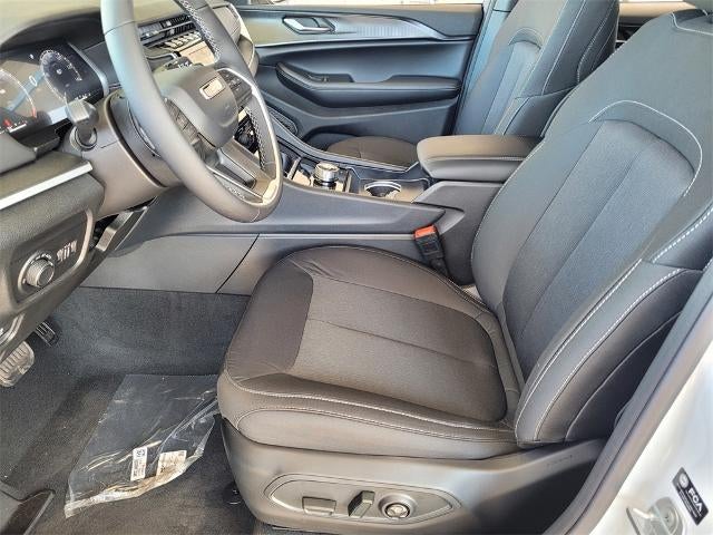 2025 Jeep Grand Cherokee Laredo 4x4