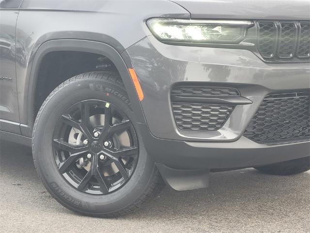 2025 Jeep Grand Cherokee Laredo 4x4