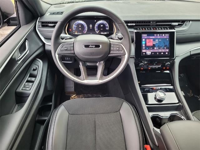 2025 Jeep Grand Cherokee Laredo 4x4