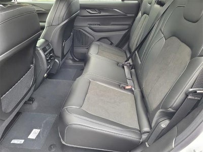 2025 Jeep Grand Cherokee Laredo 4x4