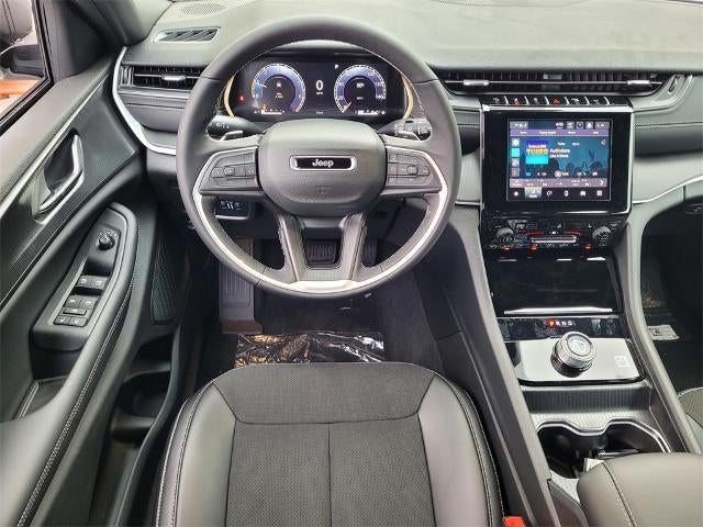 2025 Jeep Grand Cherokee Laredo 4x4