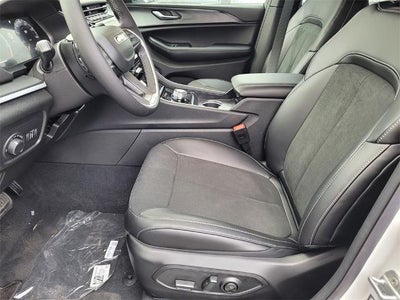 2025 Jeep Grand Cherokee Laredo 4x4