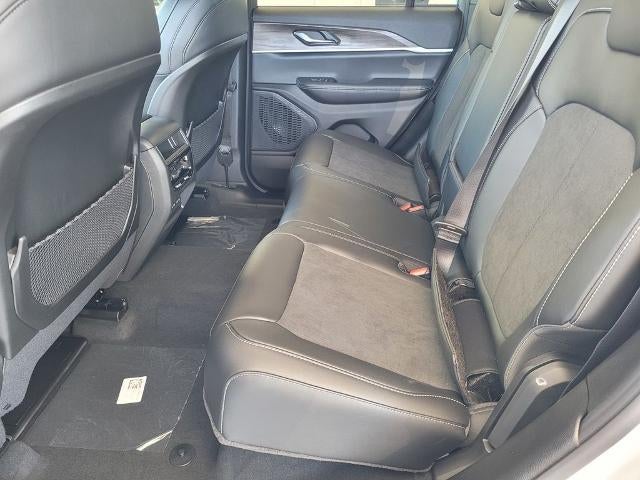 2026 Jeep Grand Cherokee Laredo Altitude 4x4