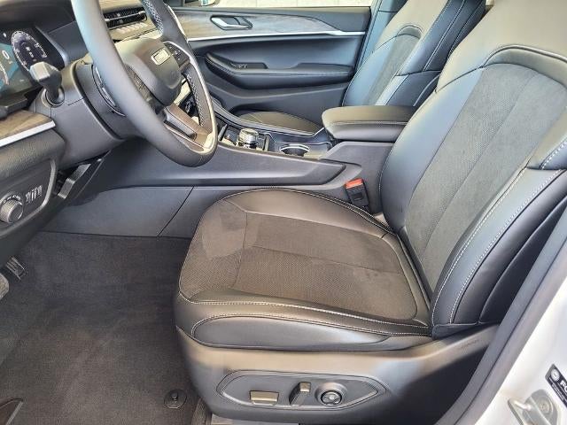 2026 Jeep Grand Cherokee Laredo Altitude 4x4