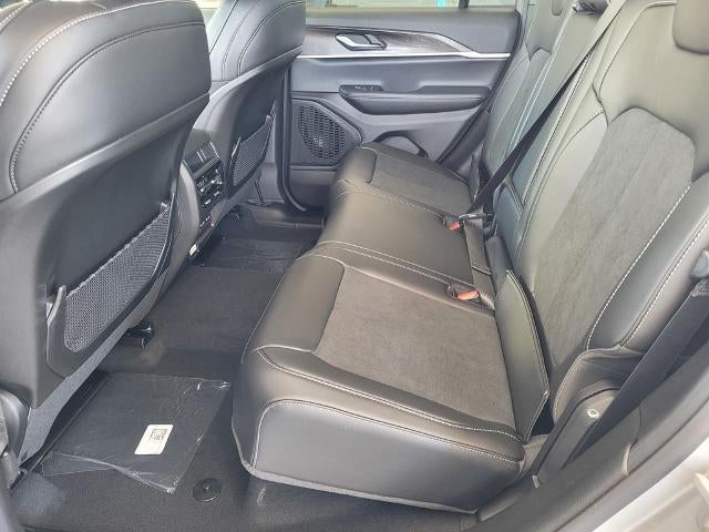 2026 Jeep Grand Cherokee Laredo Altitude 4x4