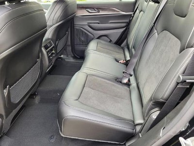 2026 Jeep Grand Cherokee Laredo Altitude 4x4