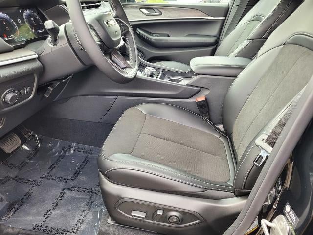 2026 Jeep Grand Cherokee Laredo Altitude 4x4