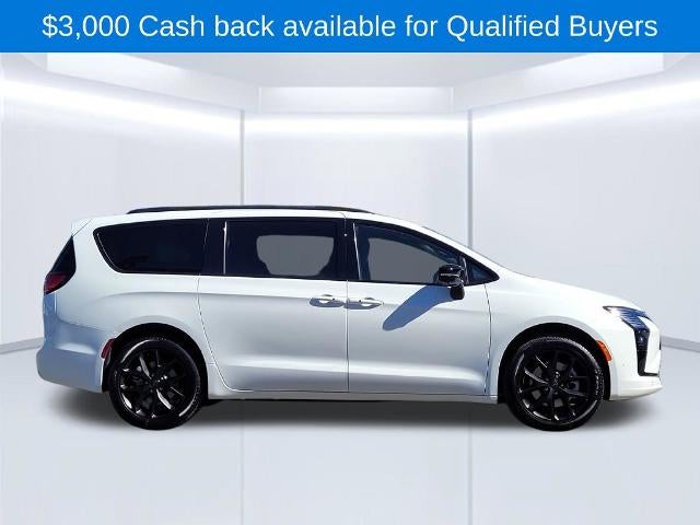 2027 Chrysler Pacifica Limited AWD