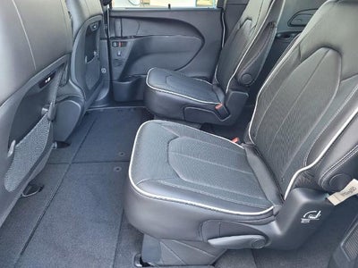 2027 Chrysler Pacifica Limited AWD