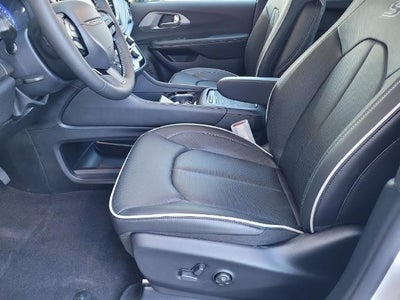 2027 Chrysler Pacifica Limited AWD