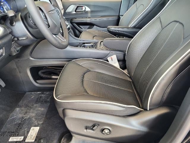 2027 Chrysler Pacifica Limited AWD