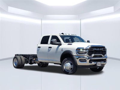 2026 RAM 5500 Chassis Cab Tradesman 4x4 Crew Cab 84" CA 197.4" WB